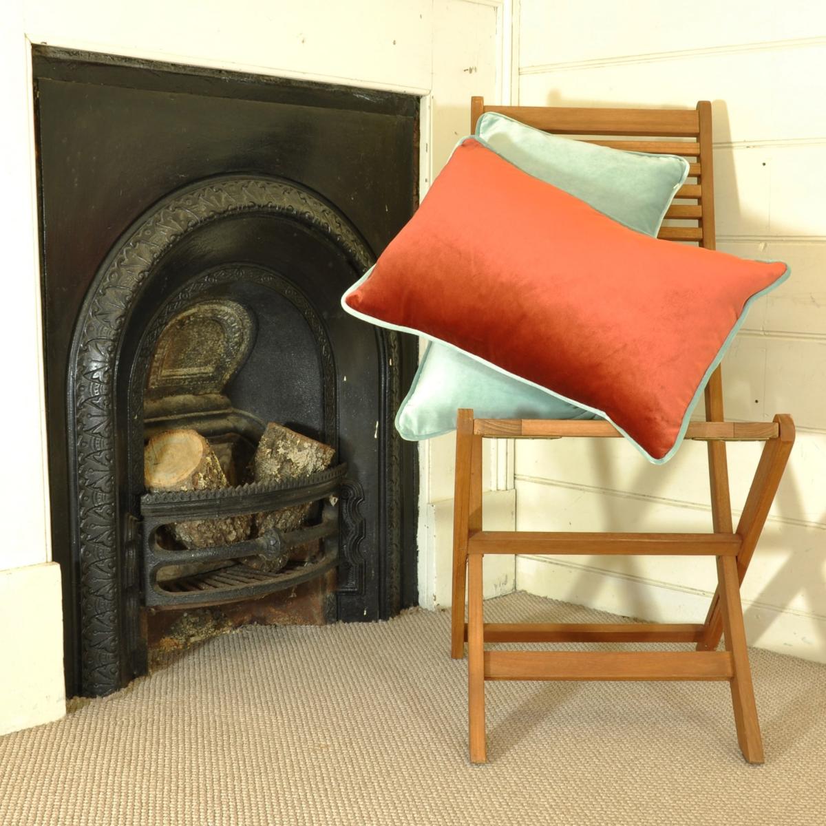 Red & Blue Velvet Cushion David Watson – image 2