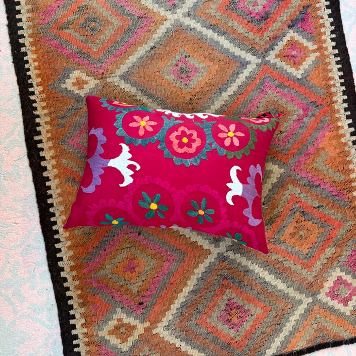 Pink / Purple Vintage Suzani Cushion Punica – image 2