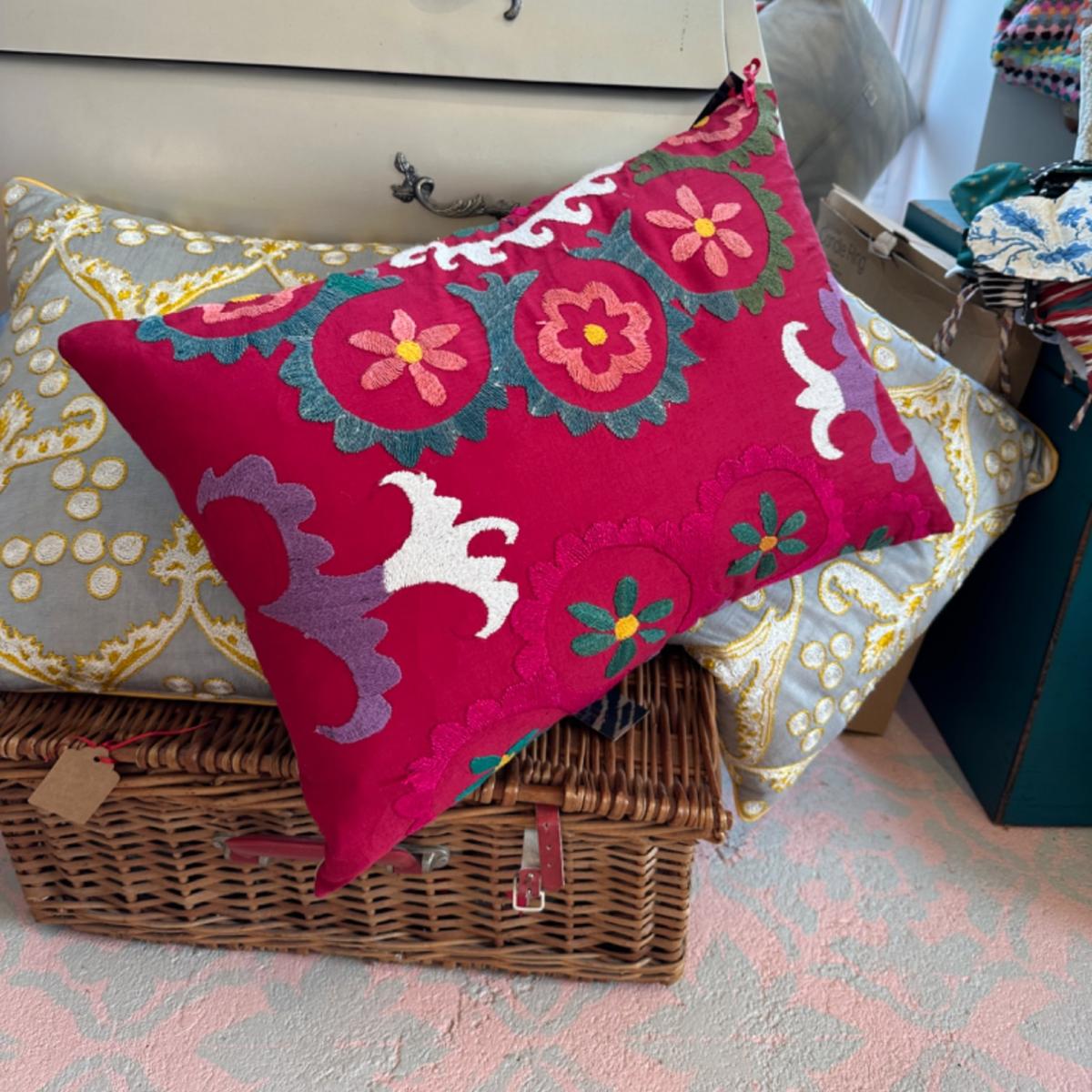 Pink / Purple Vintage Suzani Cushion Punica – image 3