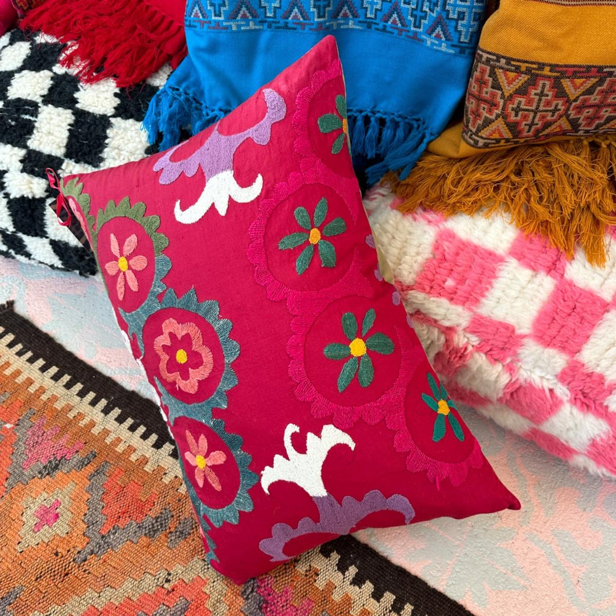 Pink / Purple Vintage Suzani Cushion Punica – image 4
