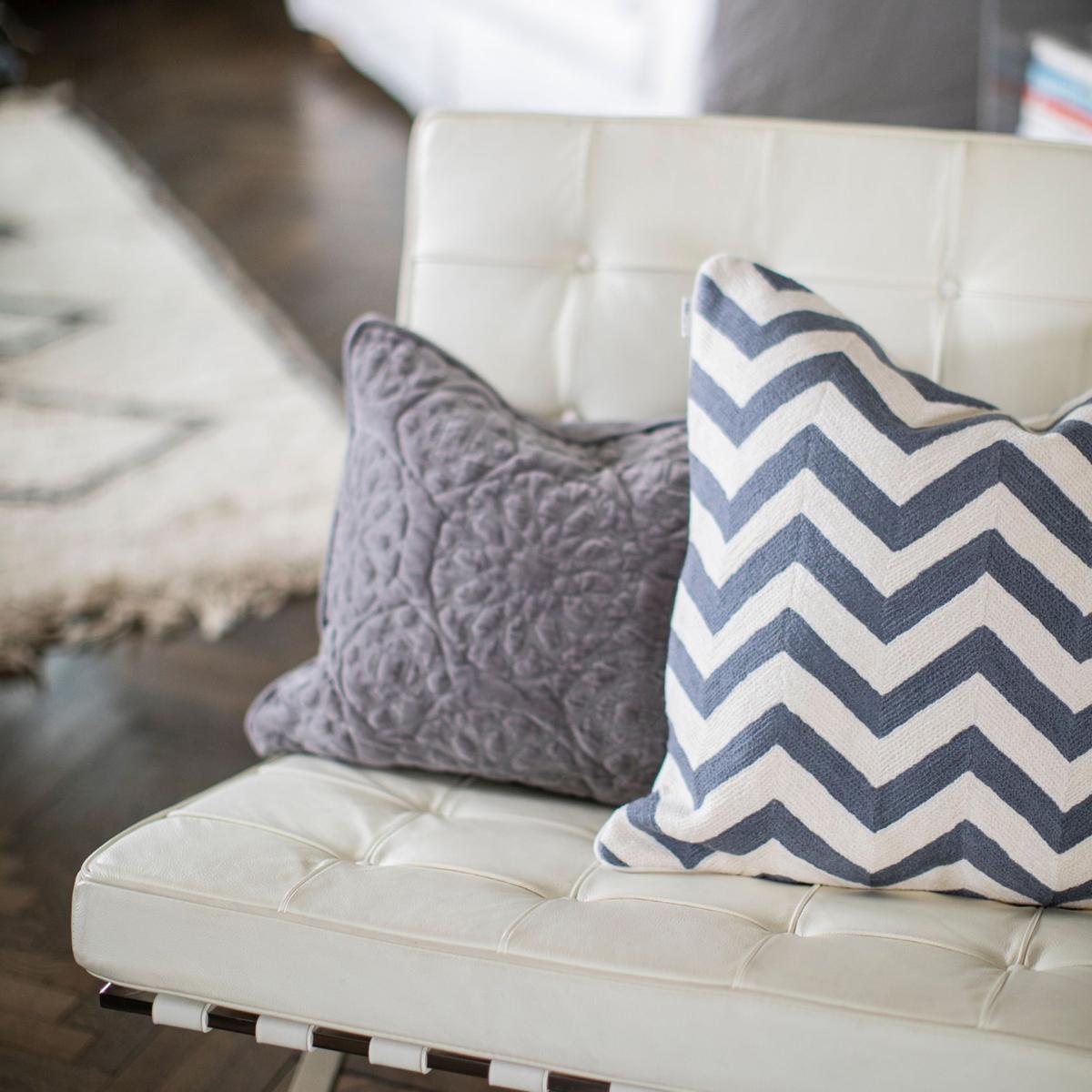Grey "Waves" Zig Zag Cushion One Size Tirillm – image 2