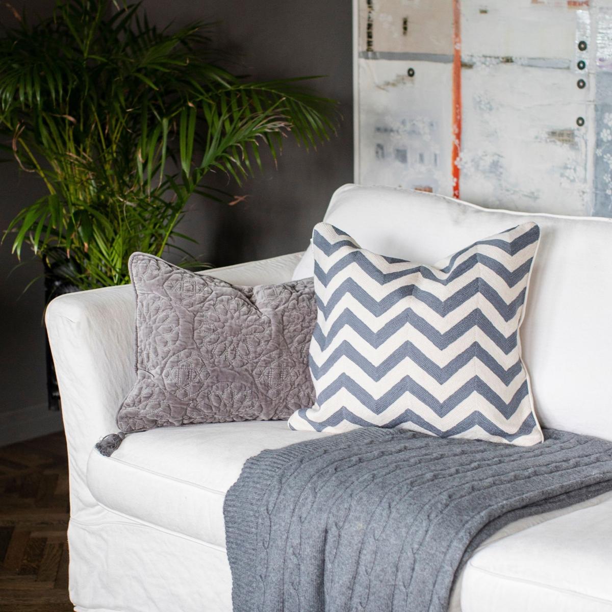 Grey "Waves" Zig Zag Cushion One Size Tirillm – image 4
