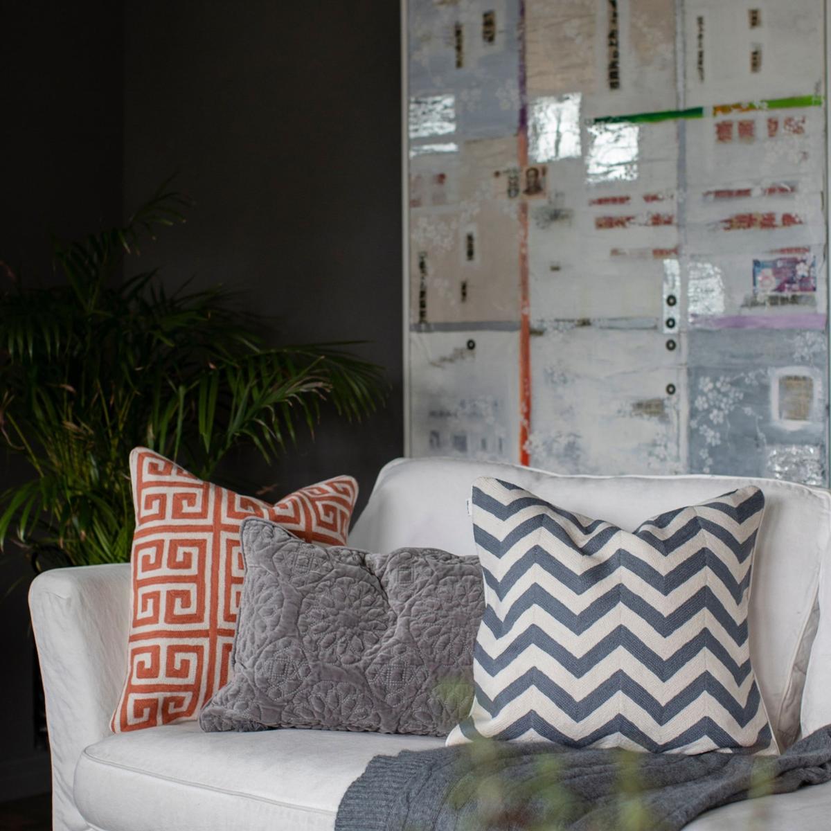 Grey "Waves" Zig Zag Cushion One Size Tirillm – image 5