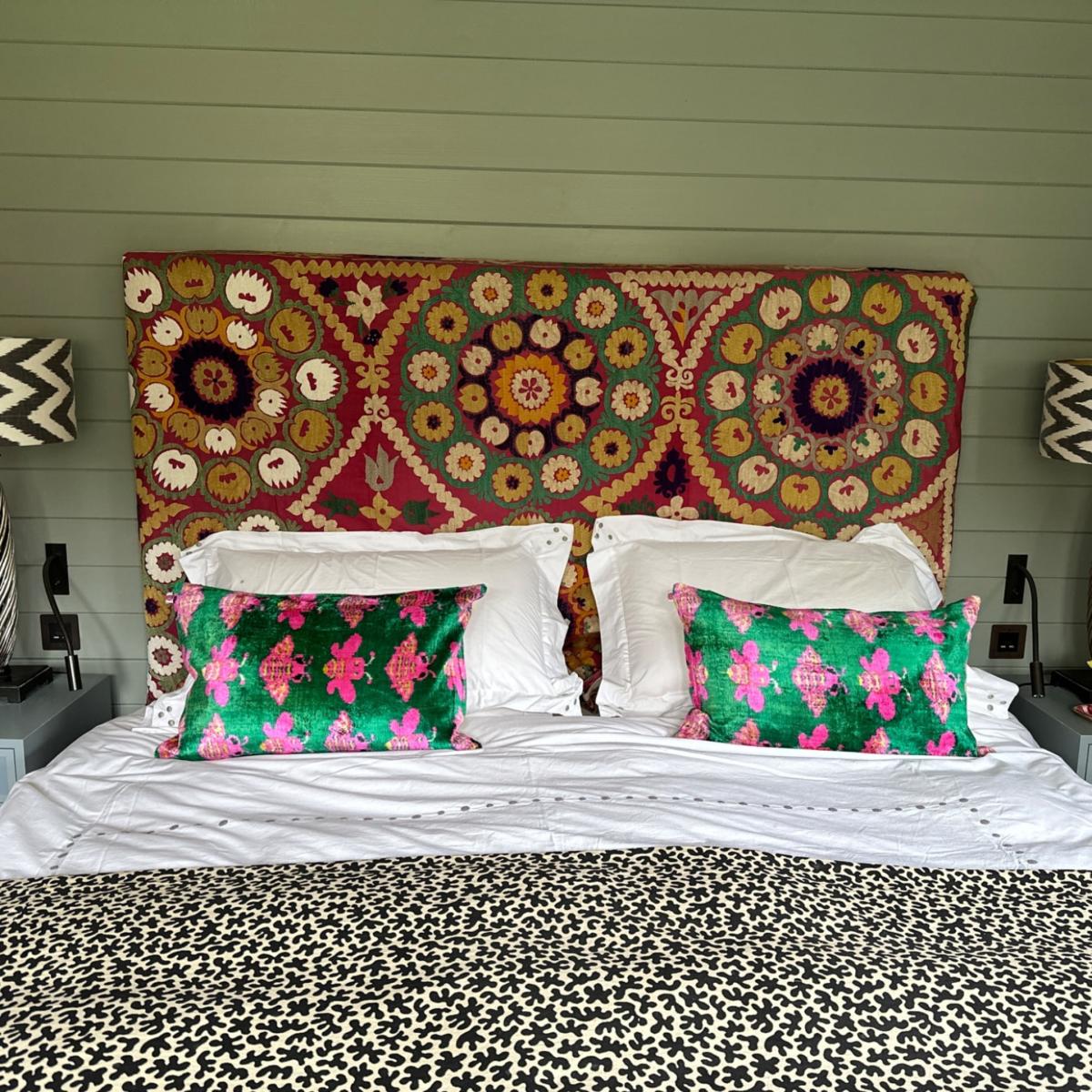 Green Beautiful Velvet Ikat Bee Cushion Punica – image 3