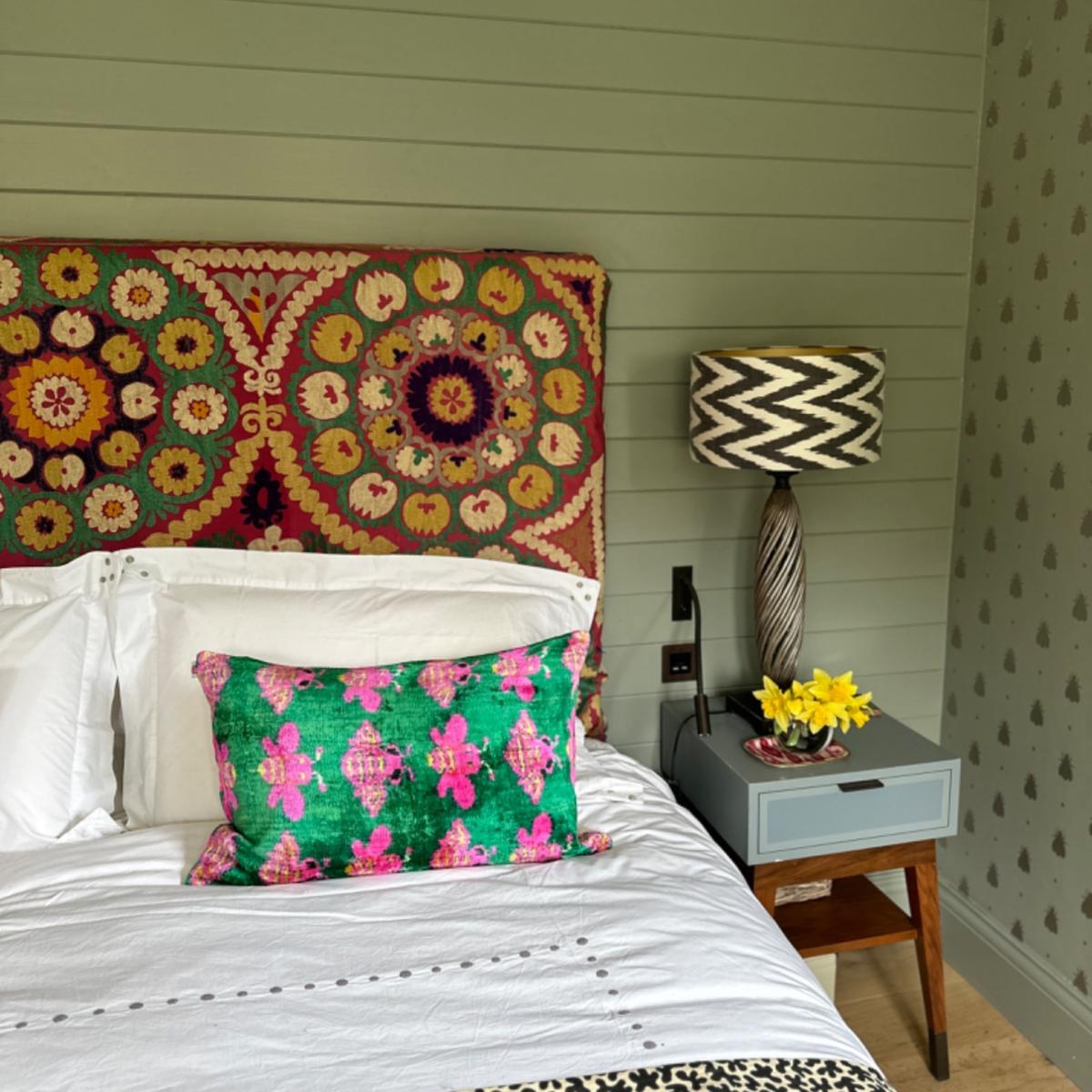 Green Beautiful Velvet Ikat Bee Cushion Punica – image 5
