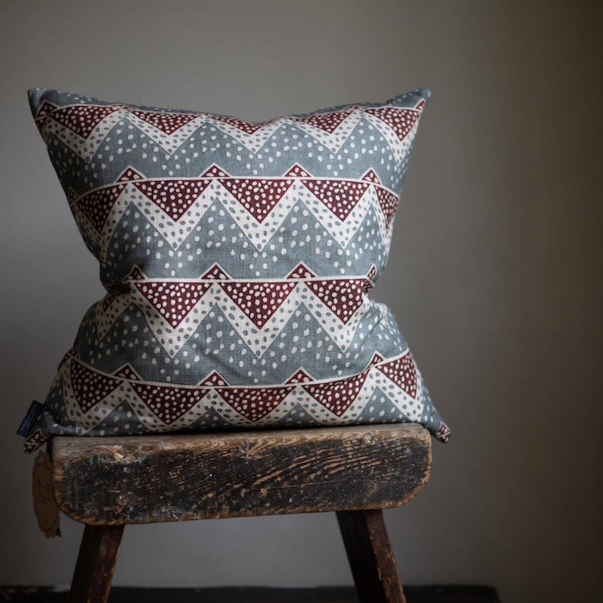 Snow Peaks Linen Cushion Print~Sisters – image 4