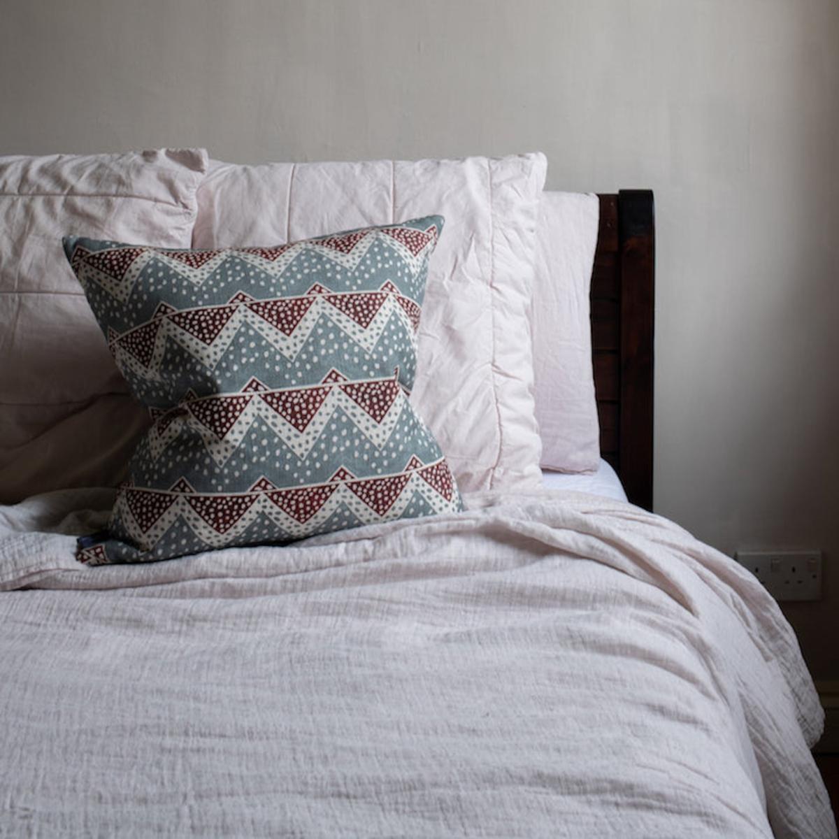 Snow Peaks Linen Cushion Print~Sisters – image 5