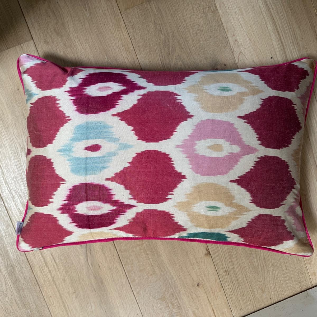 Soft Lime Green Suzani Cushion Punica – image 4