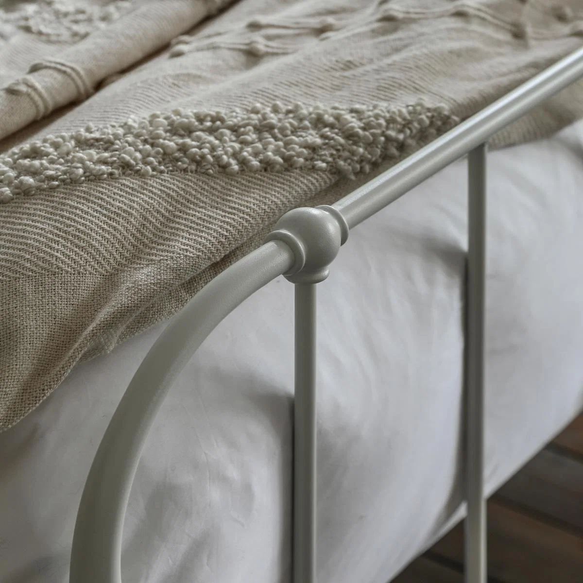 Drowsy Bedstead – image 3