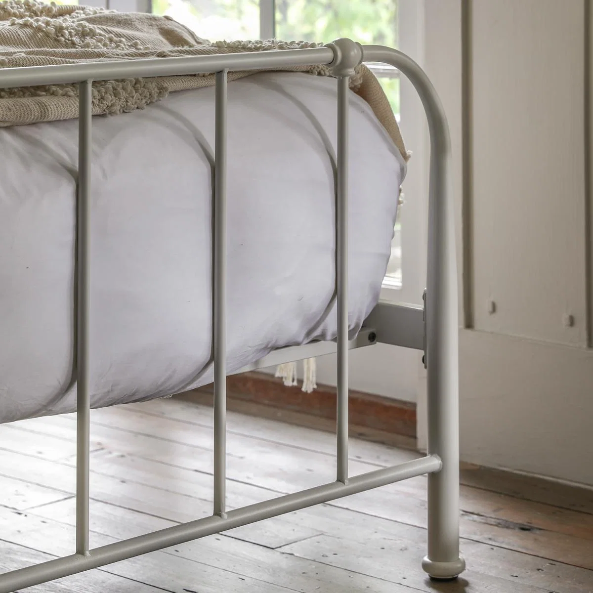 Drowsy Bedstead – image 5