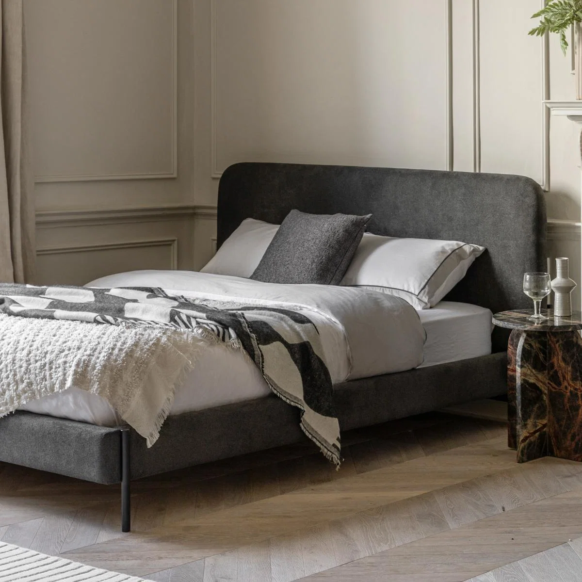 Laid-back Bedstead – image 3