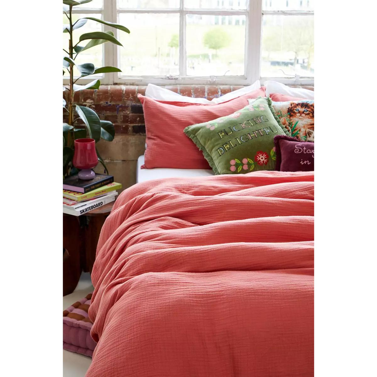 Brick Crinkle Duvet Set - Red Double at Urban Outfitters – image 4