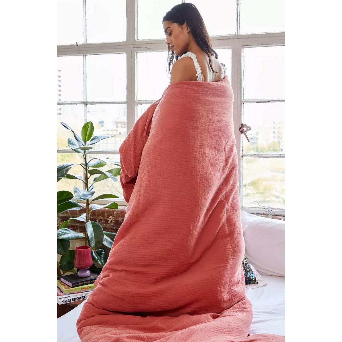 Brick Crinkle Duvet Set - Red Double at Urban Outfitters – image 7