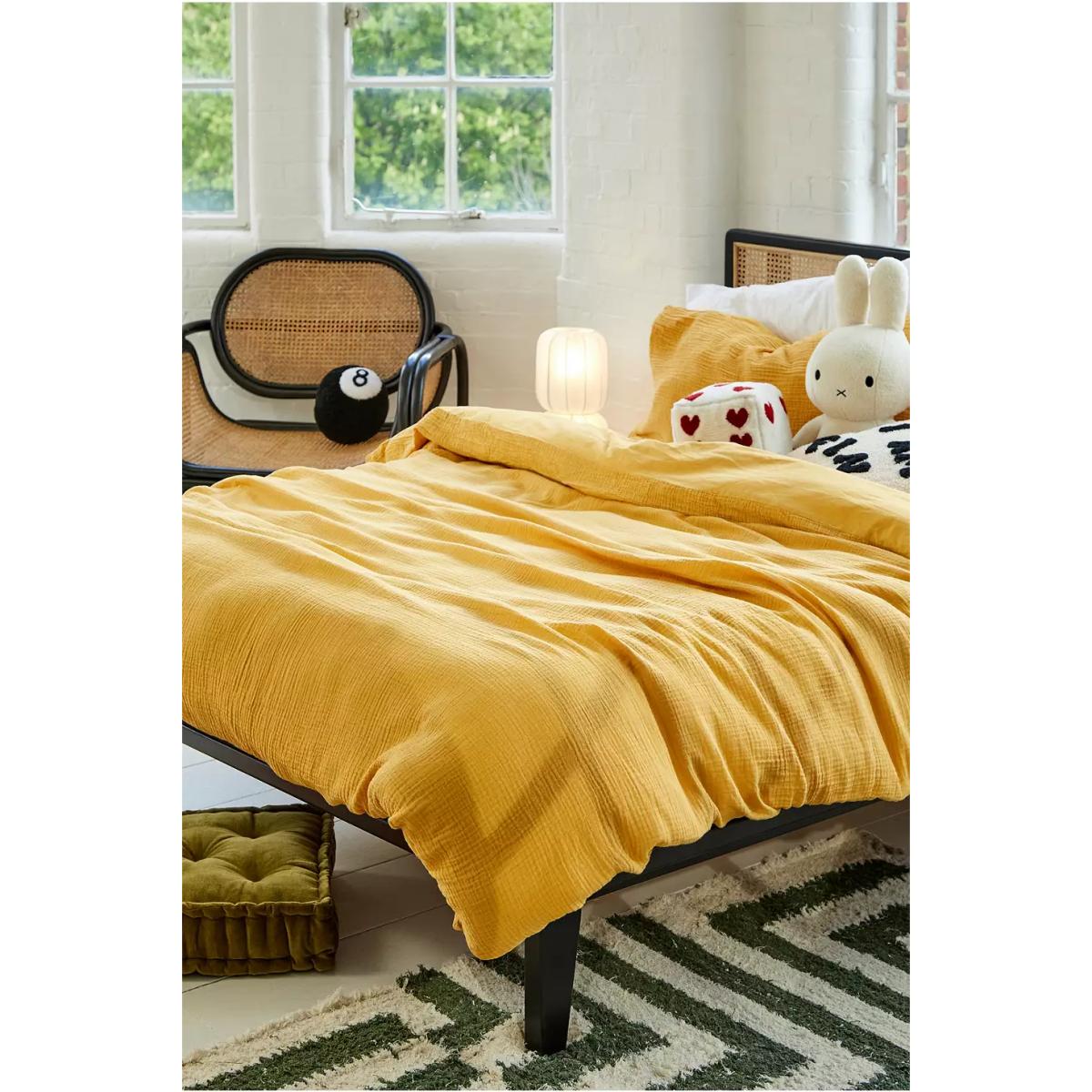Crinkle Duvet Set - Yellow Double at Urban Outfitters – image 3