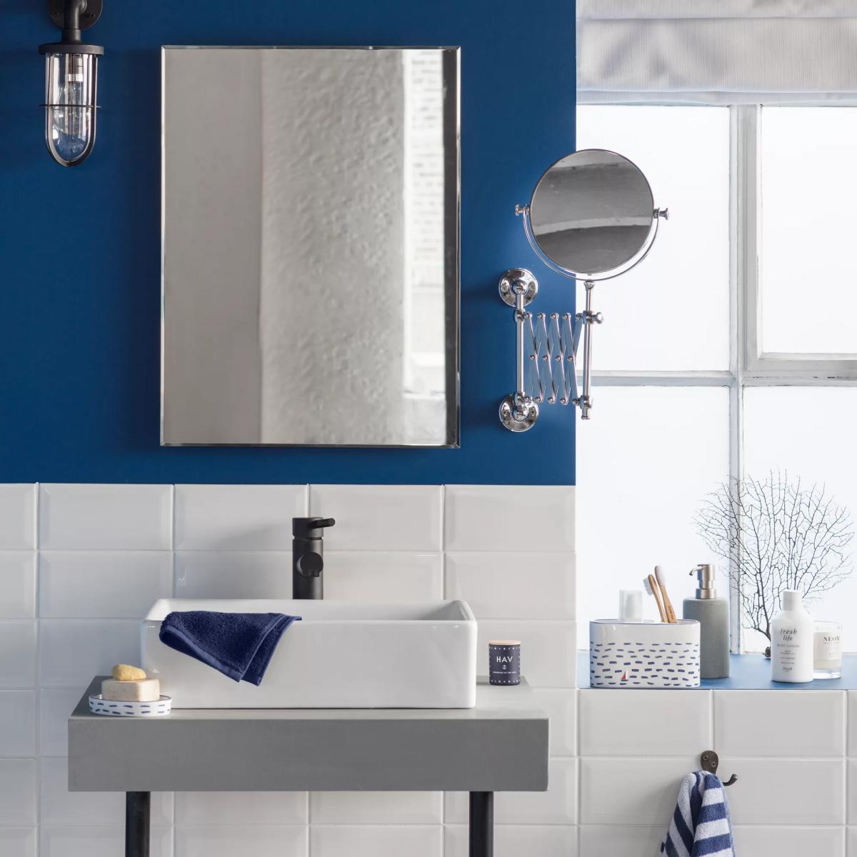 Miller Stockholm Extending Magnifying Shaving Mirror – image 2