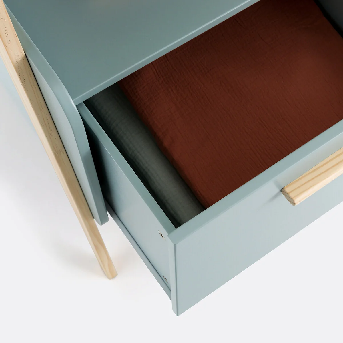 Oreade Changing Table with Drawer – image 6