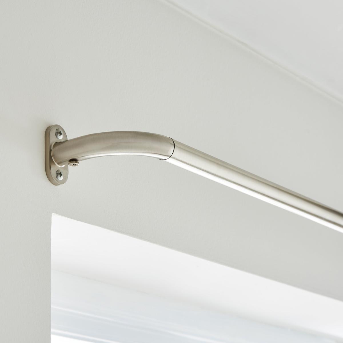 Room Darkening Extendable Metal Eyelet Curtain Pole – image 1