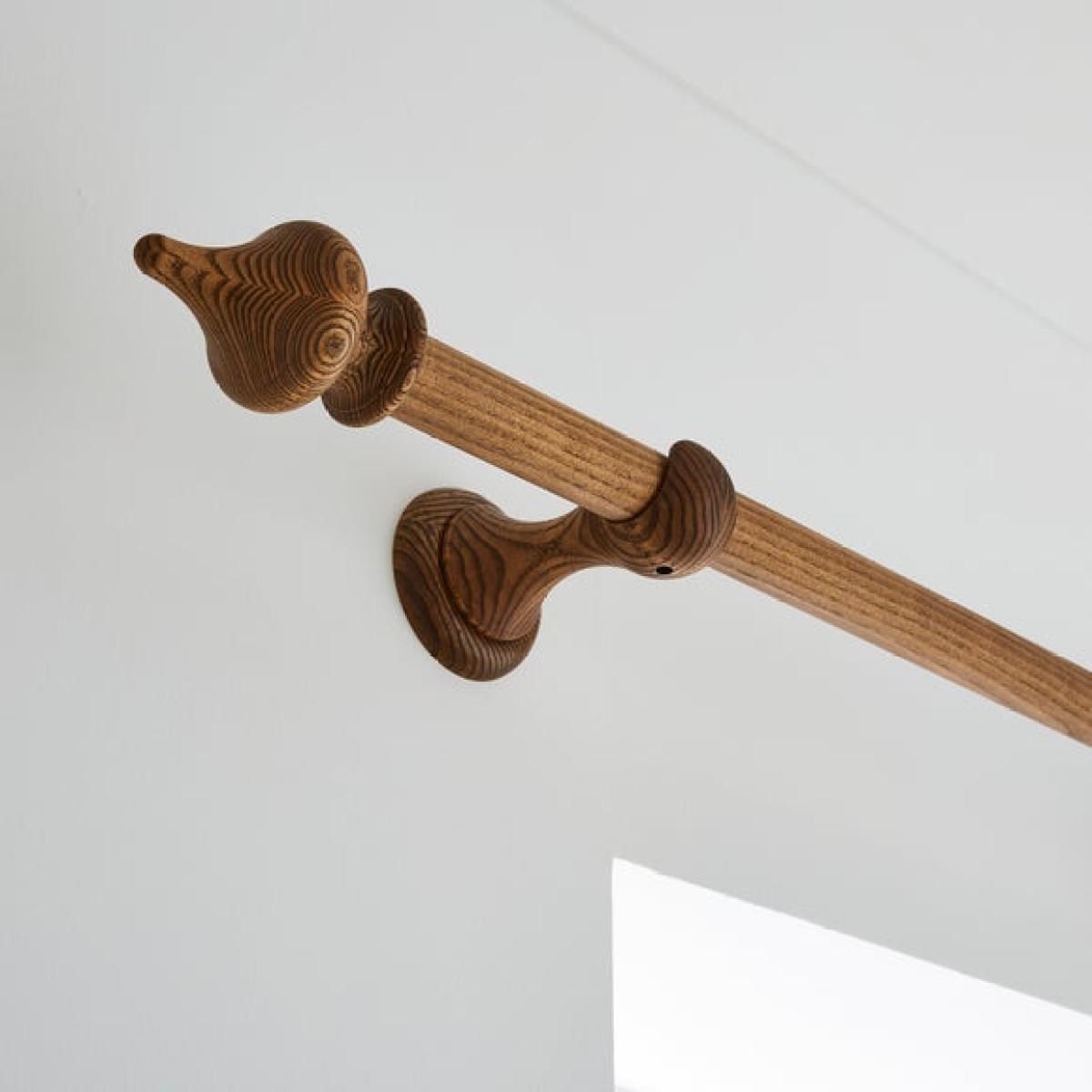 Pendleton Wood Curtain Pole – image 1