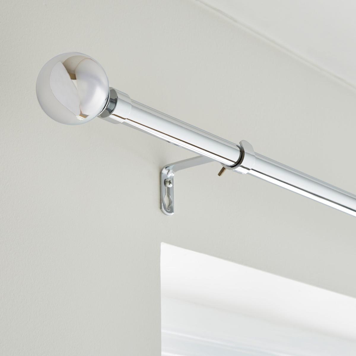 Globe Extendable Metal Eyelet Curtain Pole – image 1