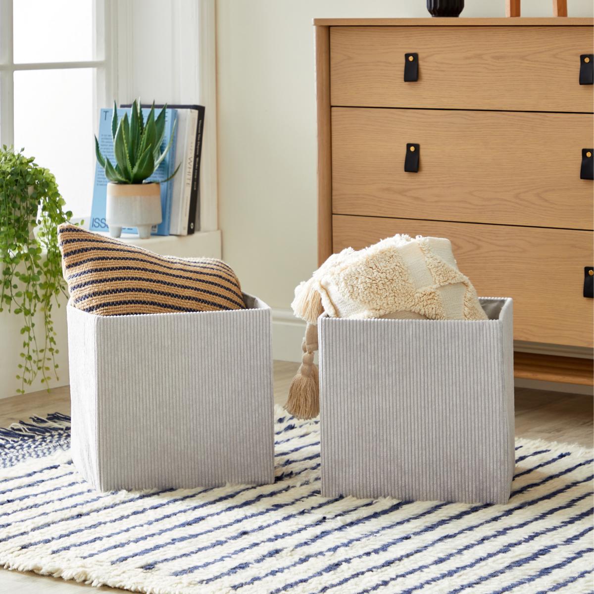 Set of 2 Corduroy Folding Boxes Silver – image 2