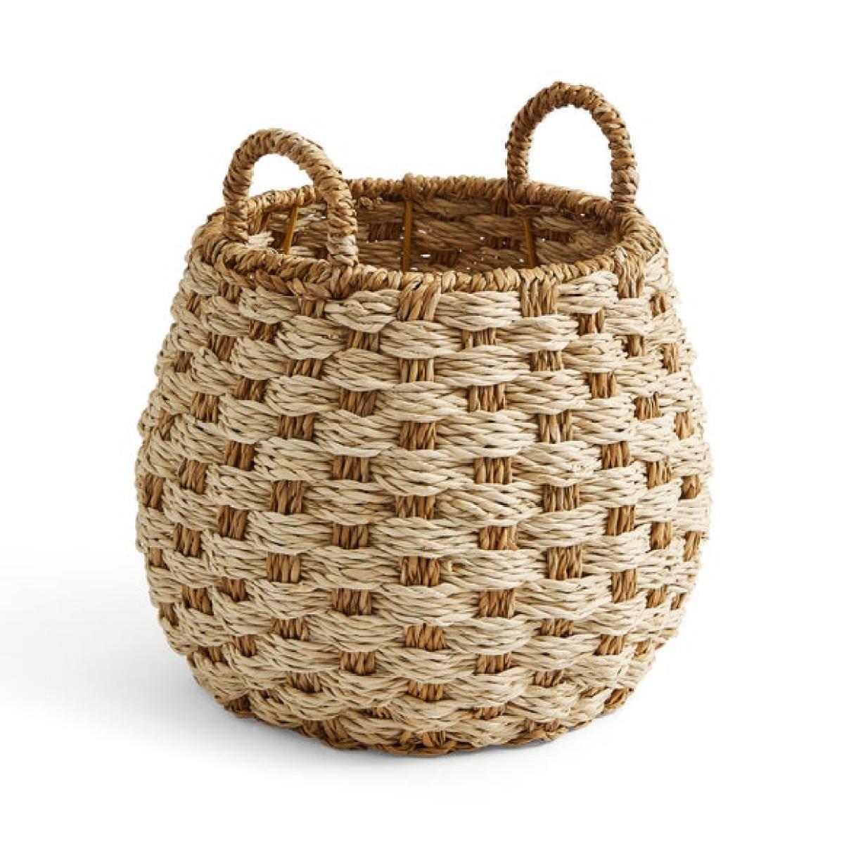 Medium Checkered Seagrass Basket – image 3