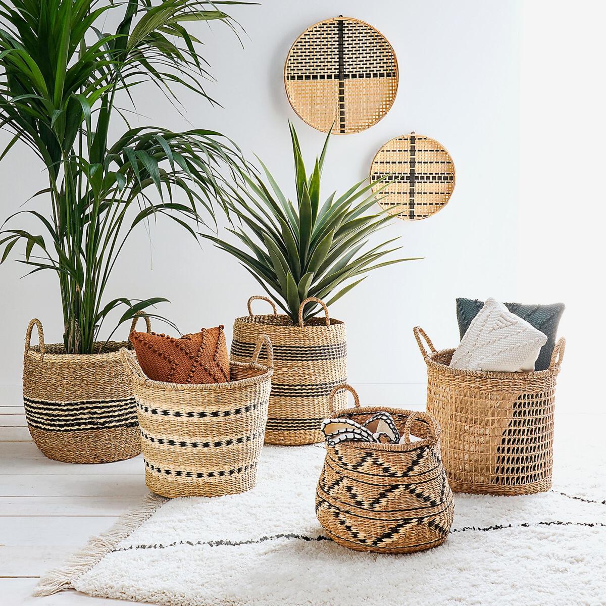 Azzu Round Braided Seagrass Basket – image 5
