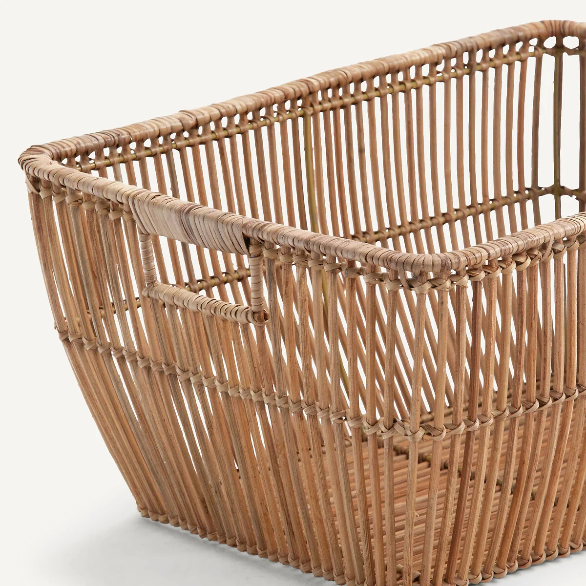 Sentaku Rattan Linen Basket – image 4