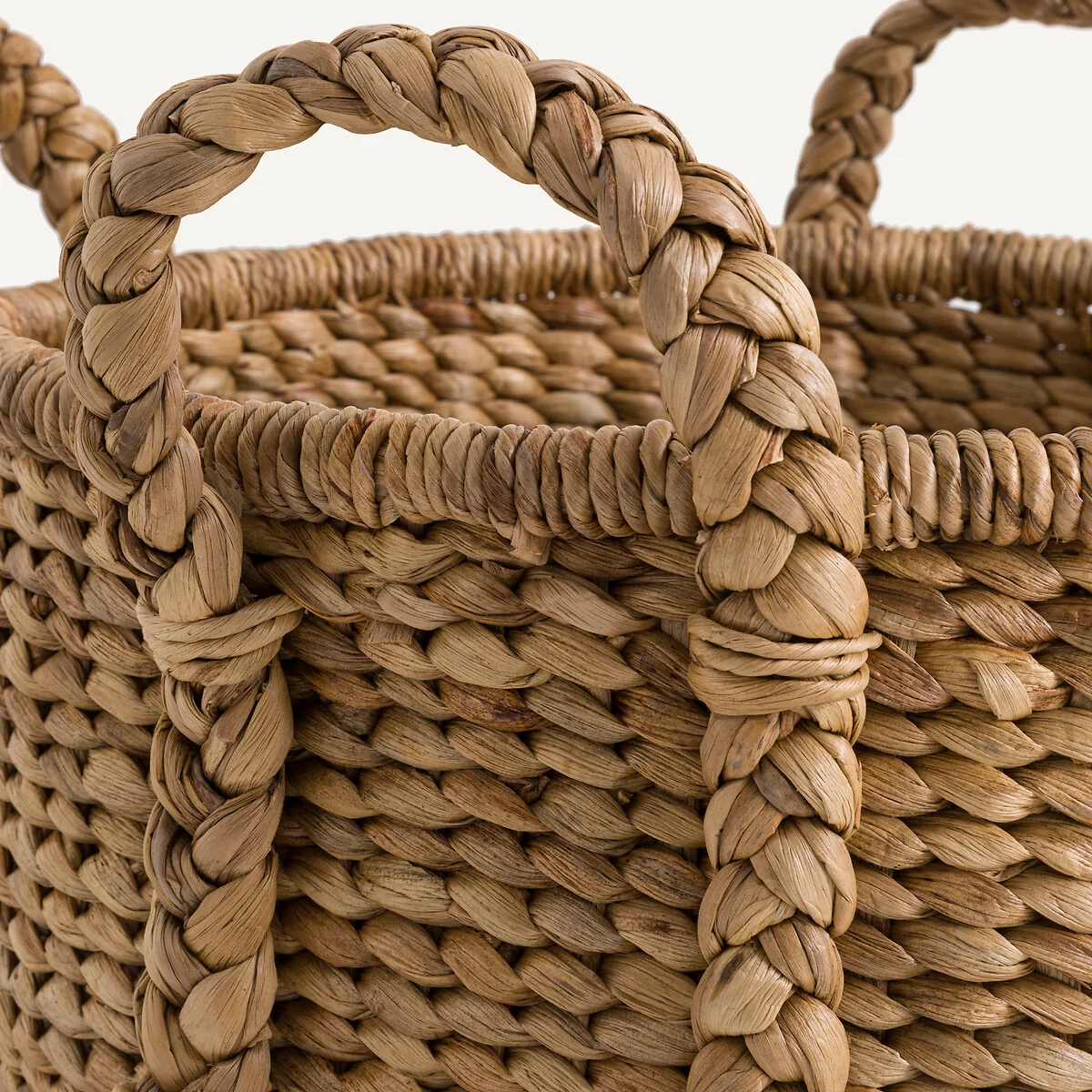Tima Round Basket in Water Hyacinth with 4 Handles – image 4