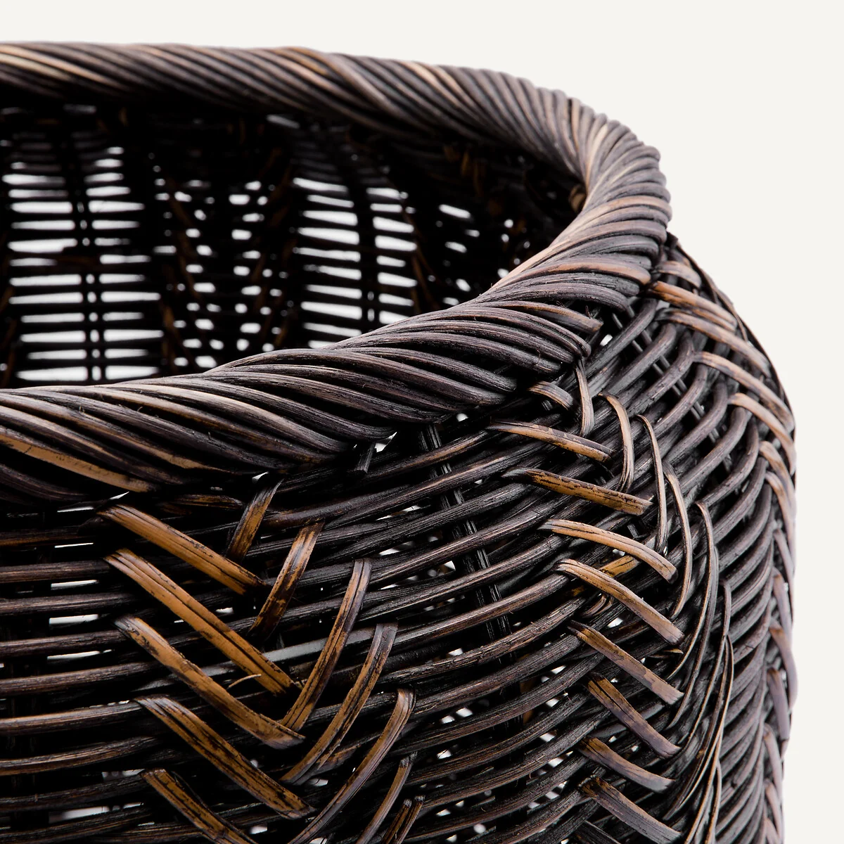 Basket Plant Pot Holder in Woven Rattan Siriti – image 3