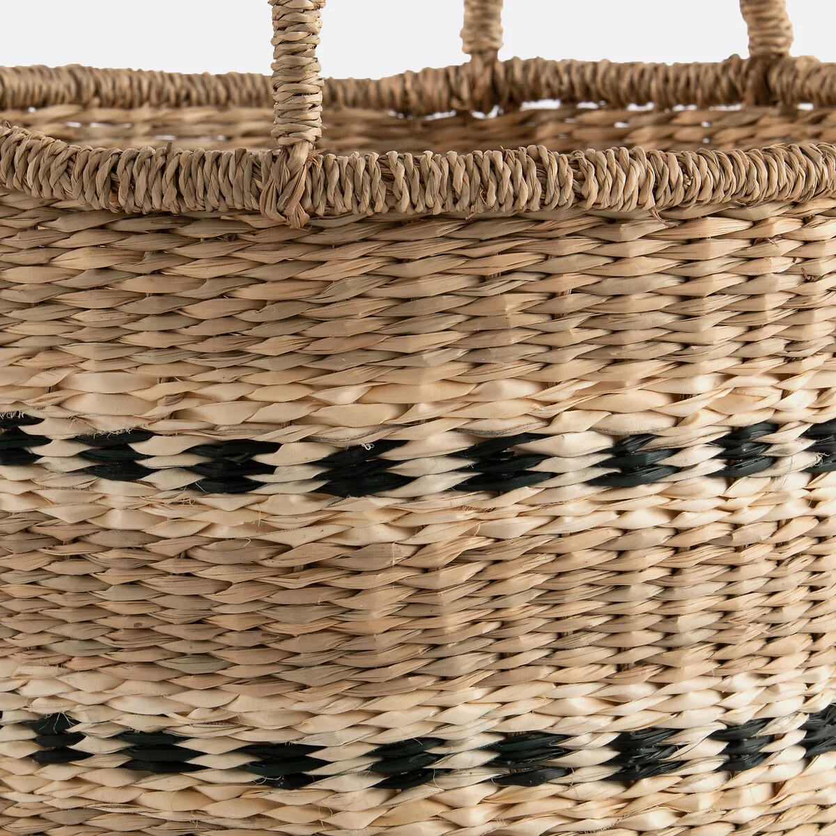 Azzu Round Braided Seagrass Basket – image 2