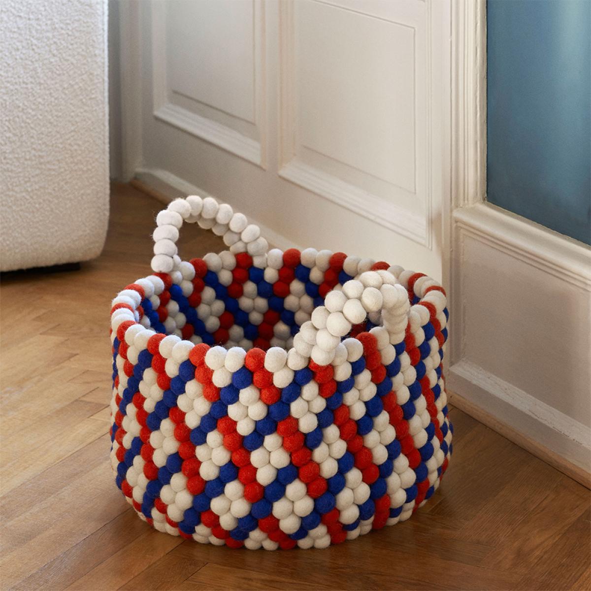 HAY Bead basket with handle Red basket weave small – image 3