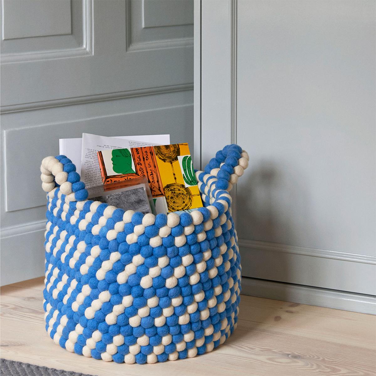 HAY Bead basket with handle Blue dash large – image 2