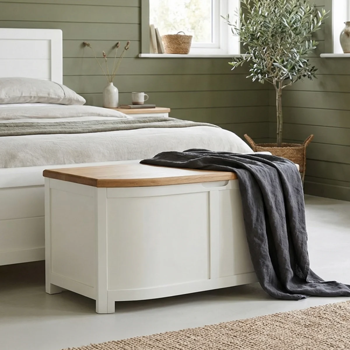 Bradwell Oak and Signal White Painted Blanket Box – image 2