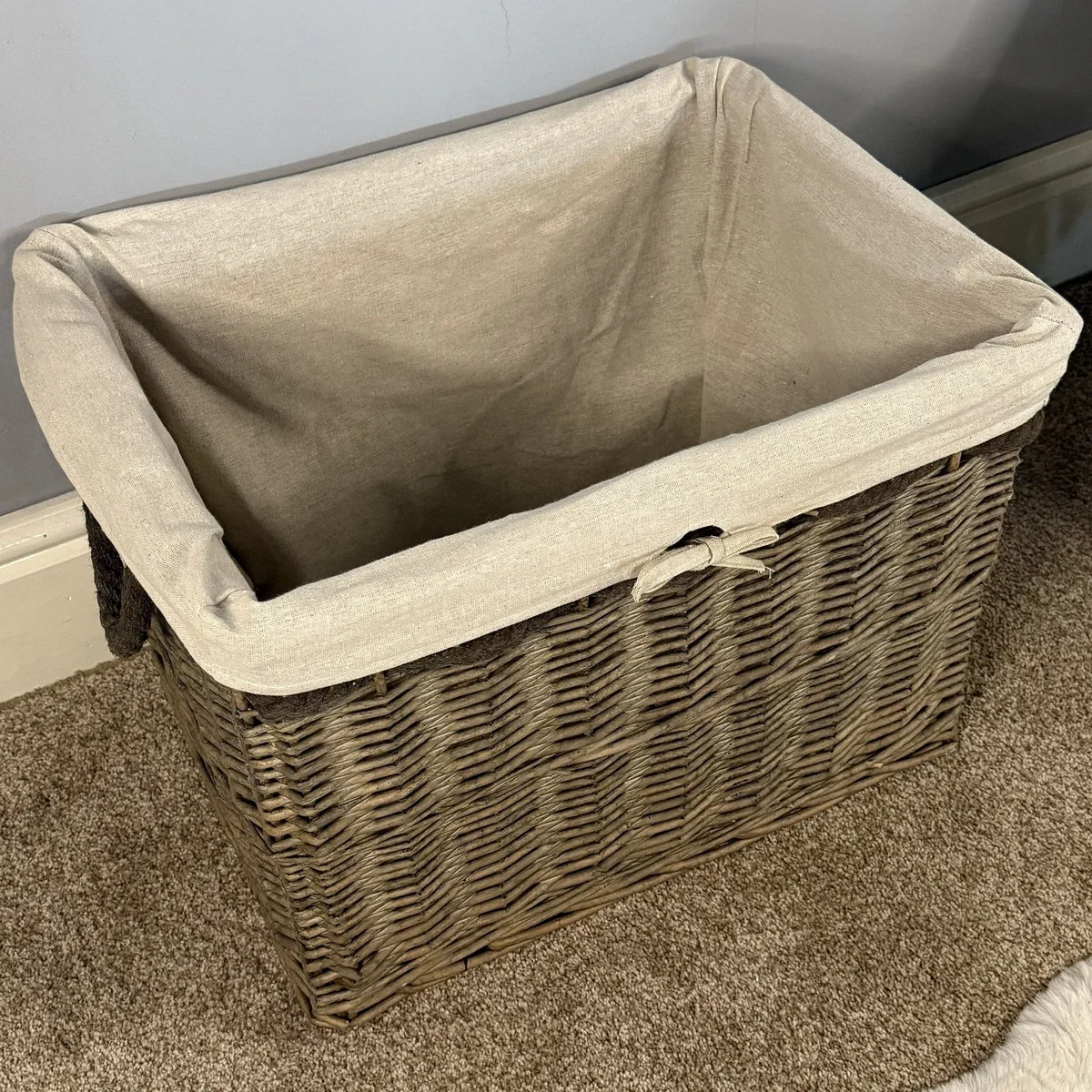 Wovenhill Wicker Grey Wash Storage Basket with Lining – image 3