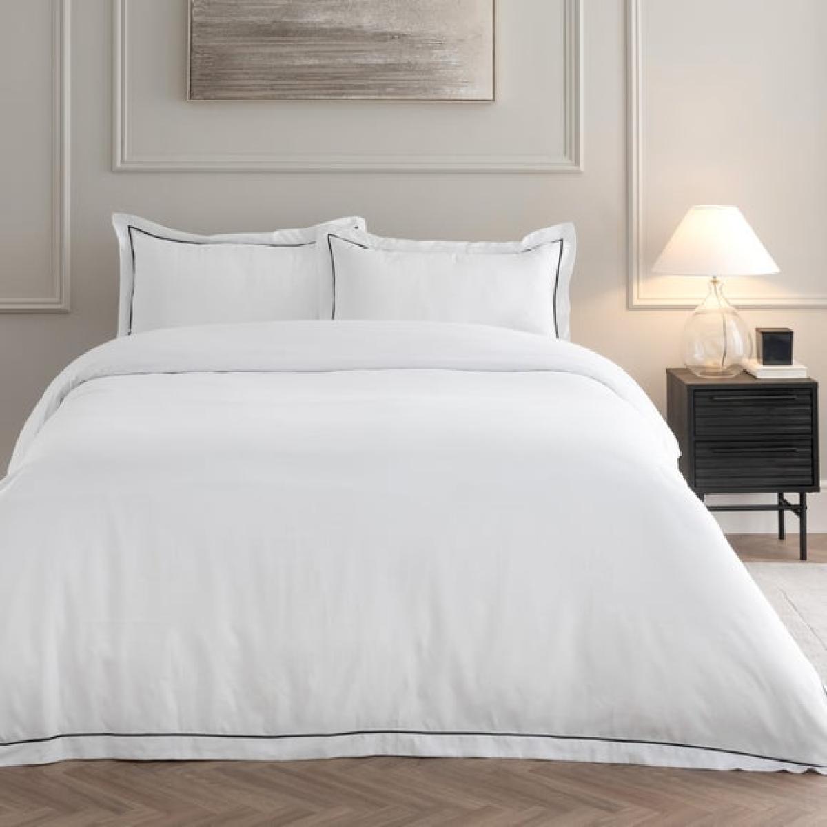Berlin Single Stitch Bedding Bundle – image 1