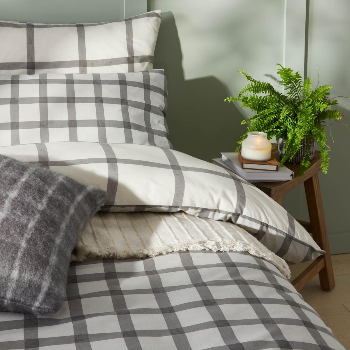 Riviera Canberra 144 Thread Reversible Duvet Cover & Pillowcase Set – image 2
