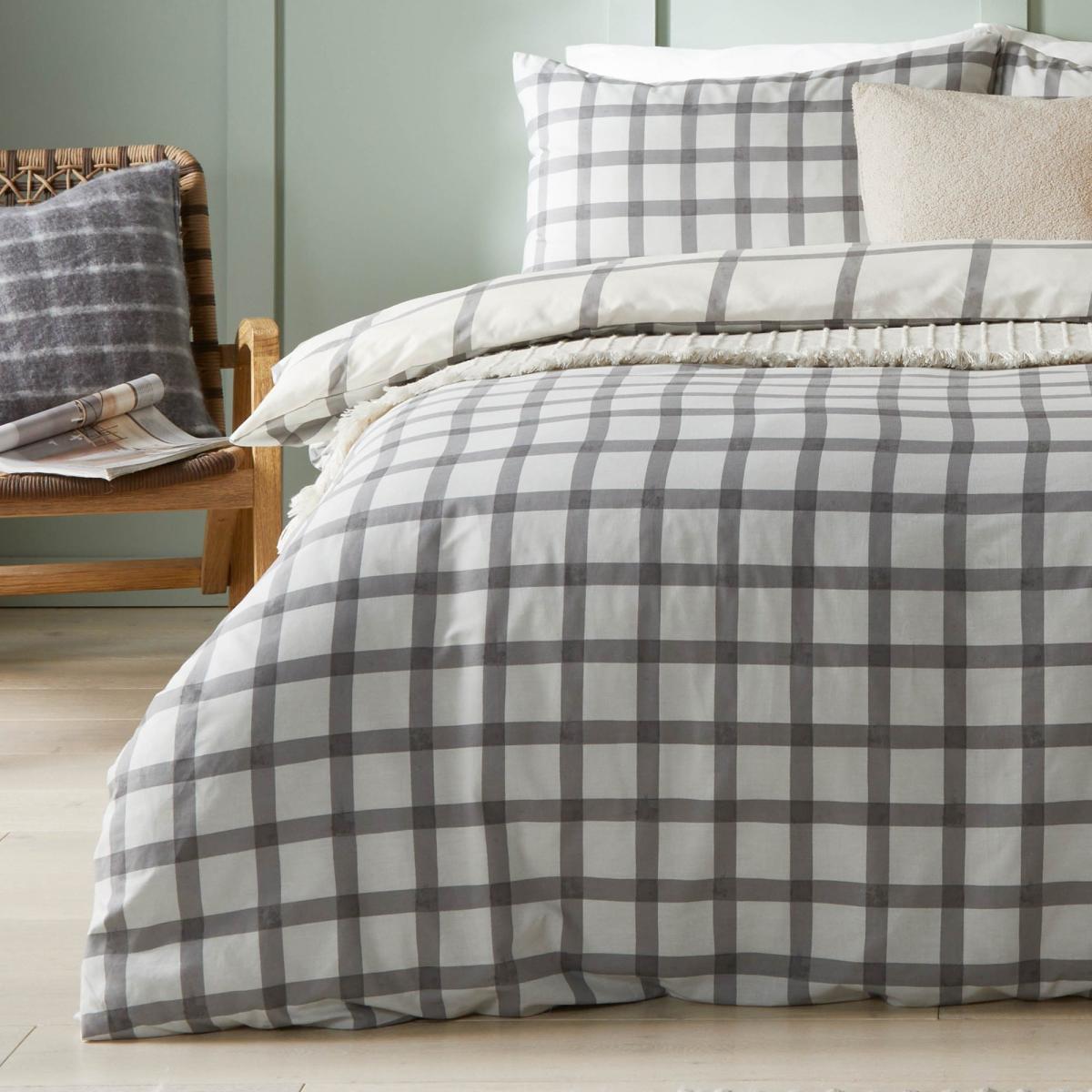 Riviera Canberra 144 Thread Reversible Duvet Cover & Pillowcase Set – image 3