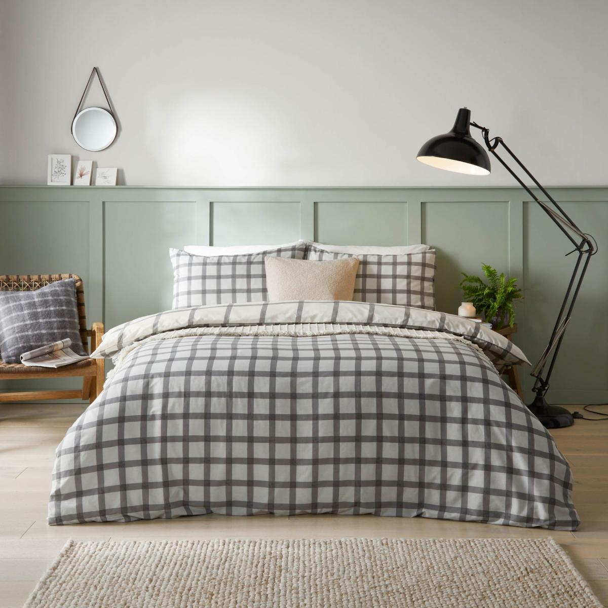 Riviera Canberra 144 Thread Reversible Duvet Cover & Pillowcase Set – image 1