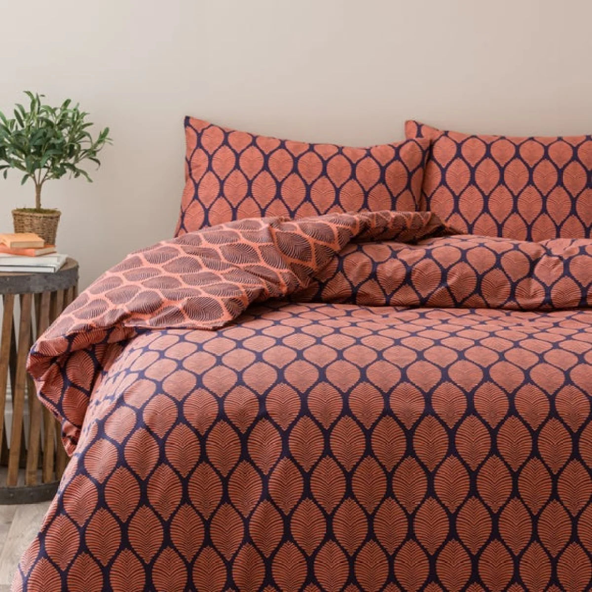 Rehan Leaves Duvet Cover & Pillowcase Set Navy (Blue) – image 3