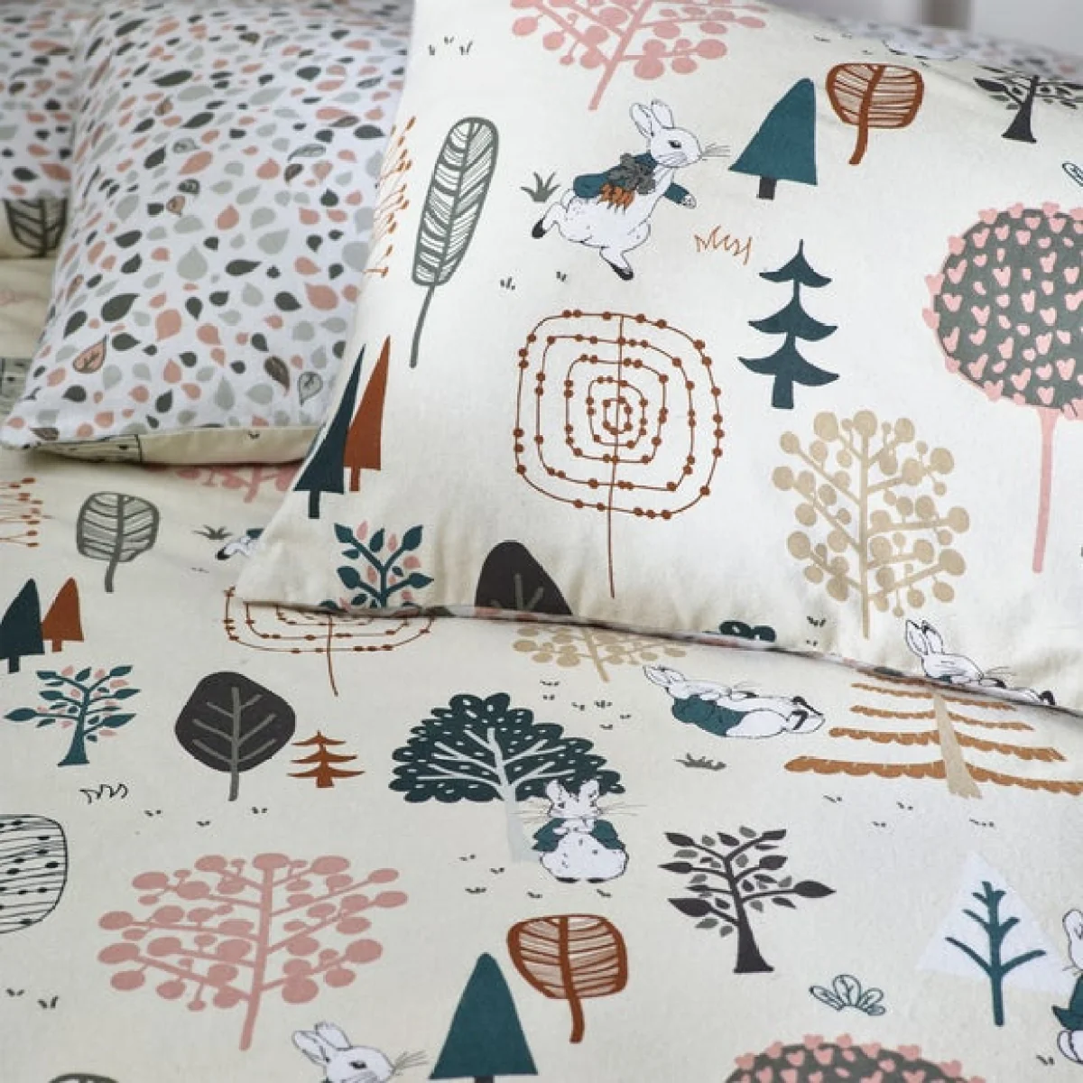 Peter Rabbit™ Scandi Woods Natural Duvet Cover and Pillowcase Set White/Pink/Green – image 2