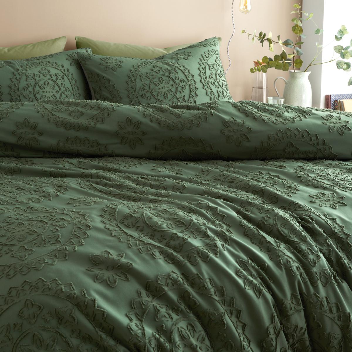 Mandala Clipped Jaquard Duvet Cover and Pillowcase Set – image 3