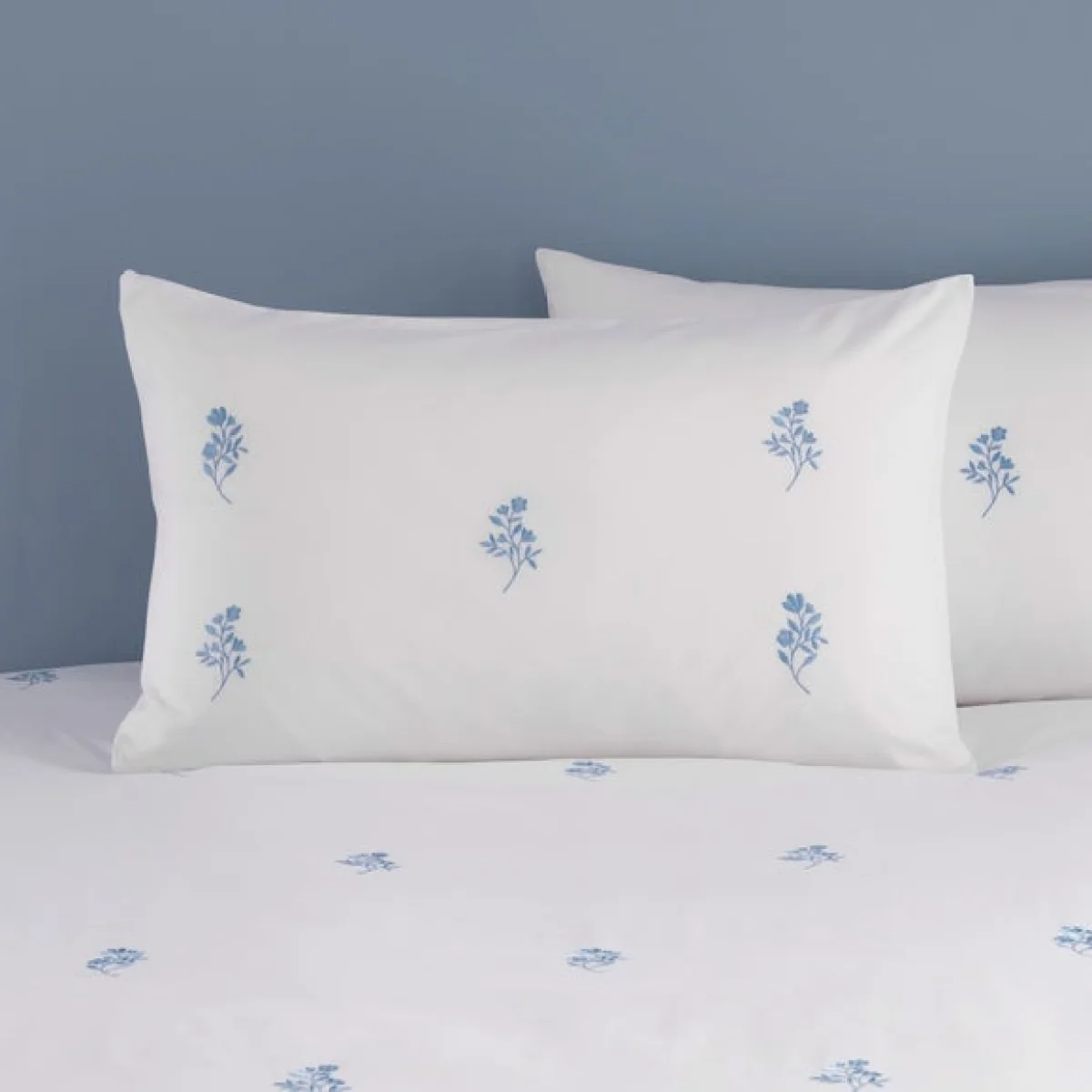 Izara Embroidered Microfibre Duvet Cover & Pillowcase Set – image 5