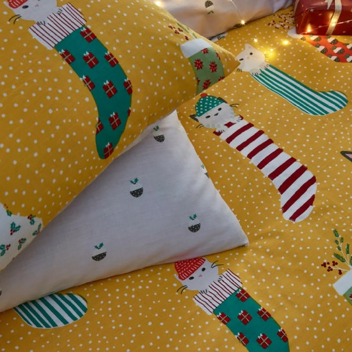 Furn. Meowy Christmas Duvet Cover and Pillowcase Set Ochre – image 3