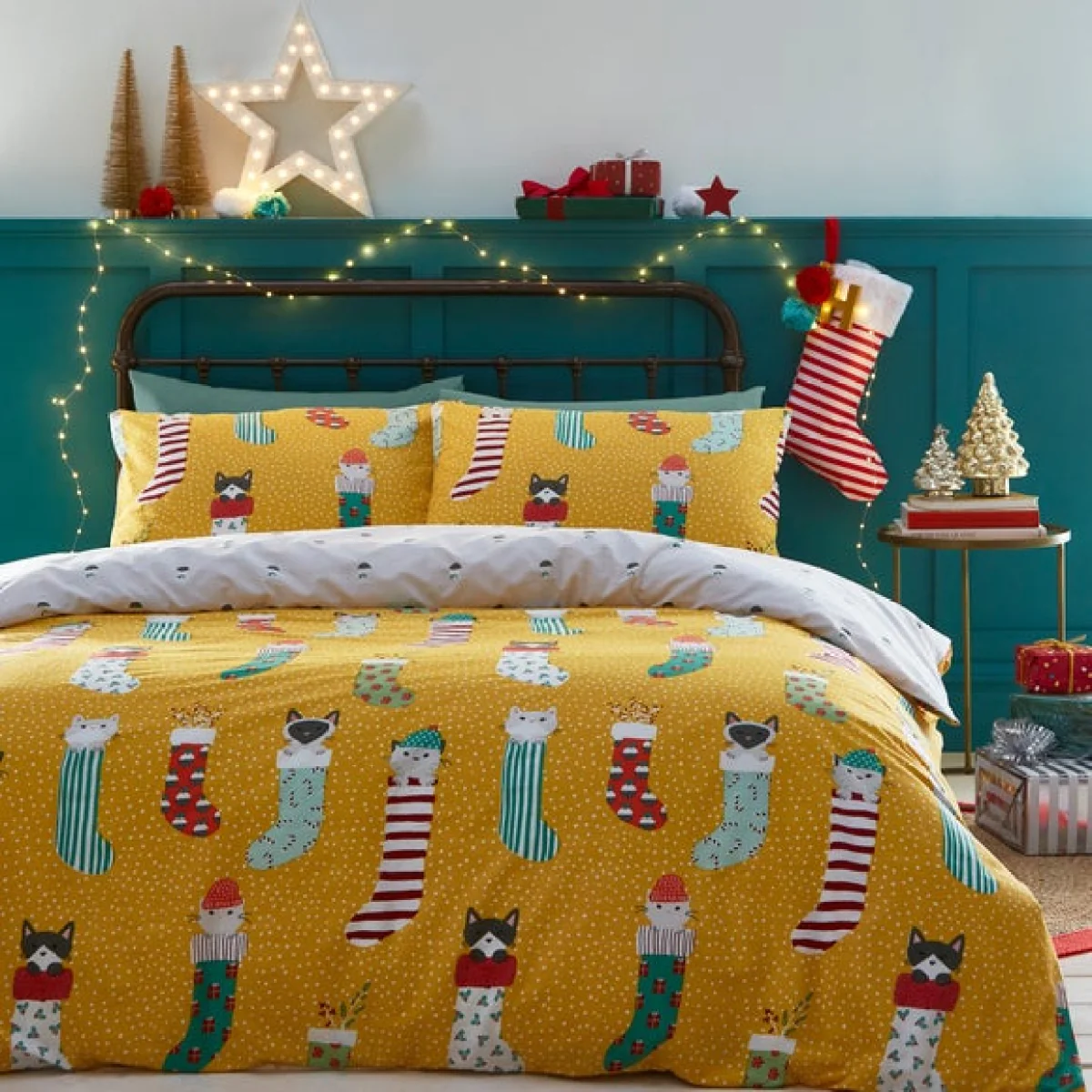 Furn. Meowy Christmas Duvet Cover and Pillowcase Set Ochre – image 1