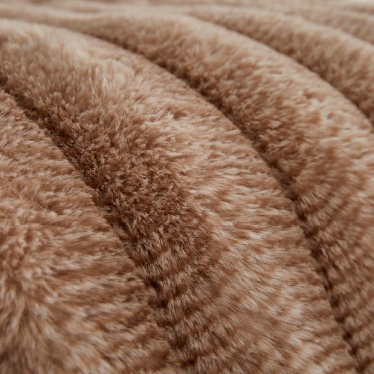 Timeless Faux Fur Duvet Cover & Pillowcase Set – image 3
