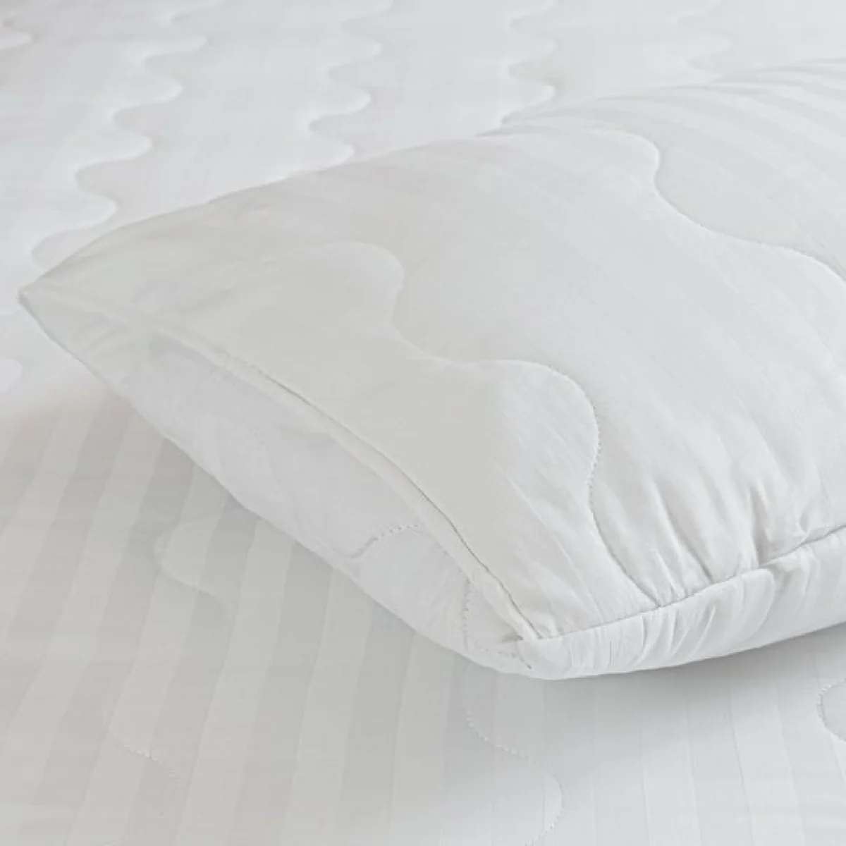 Hotel Pillow Pair and Bedding Protector Bundle – image 6