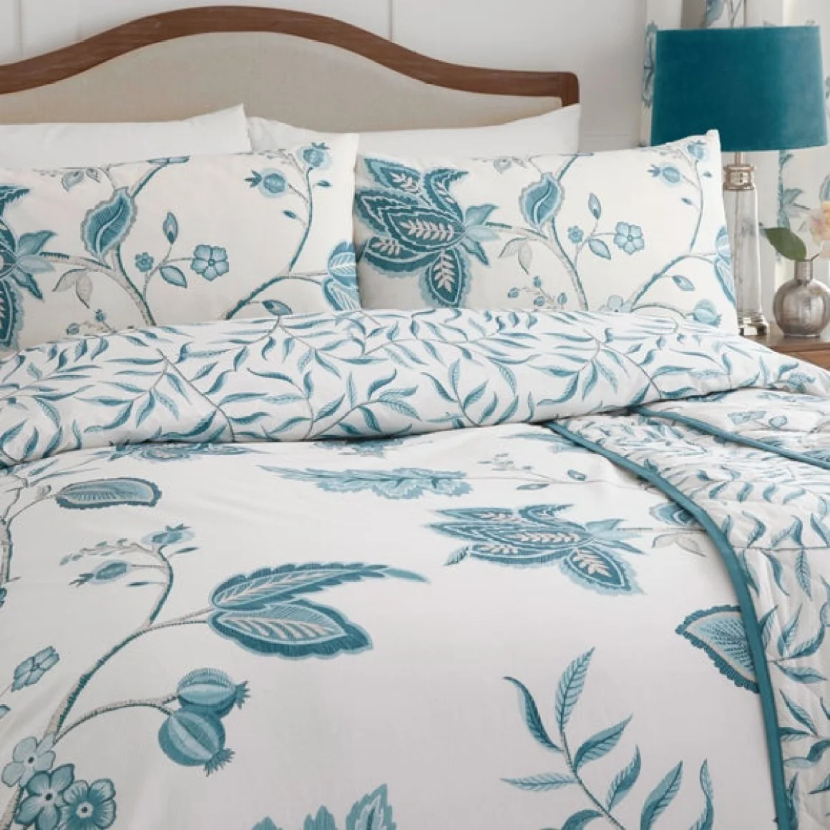 Dreams and Drapes Samira Reversible Duvet Cover and Pillowcase Set Teal (Green) – image 6