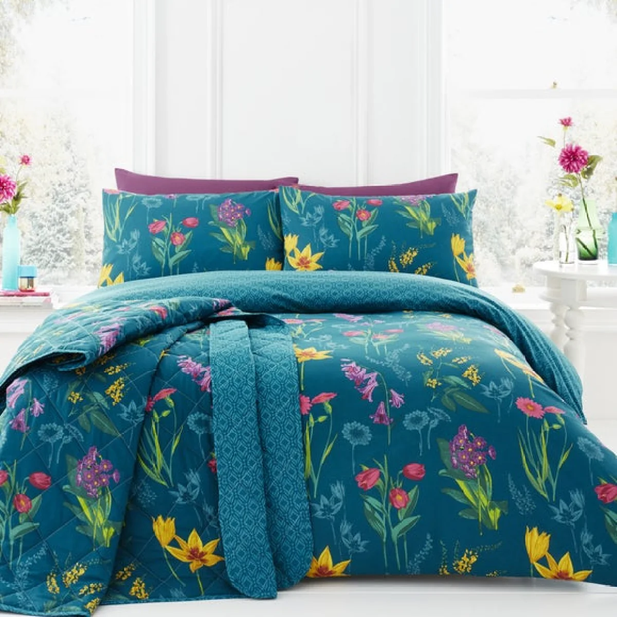 Dreams and Drapes Ingrid Duvet Cover and Pillowcase Set Green – image 1