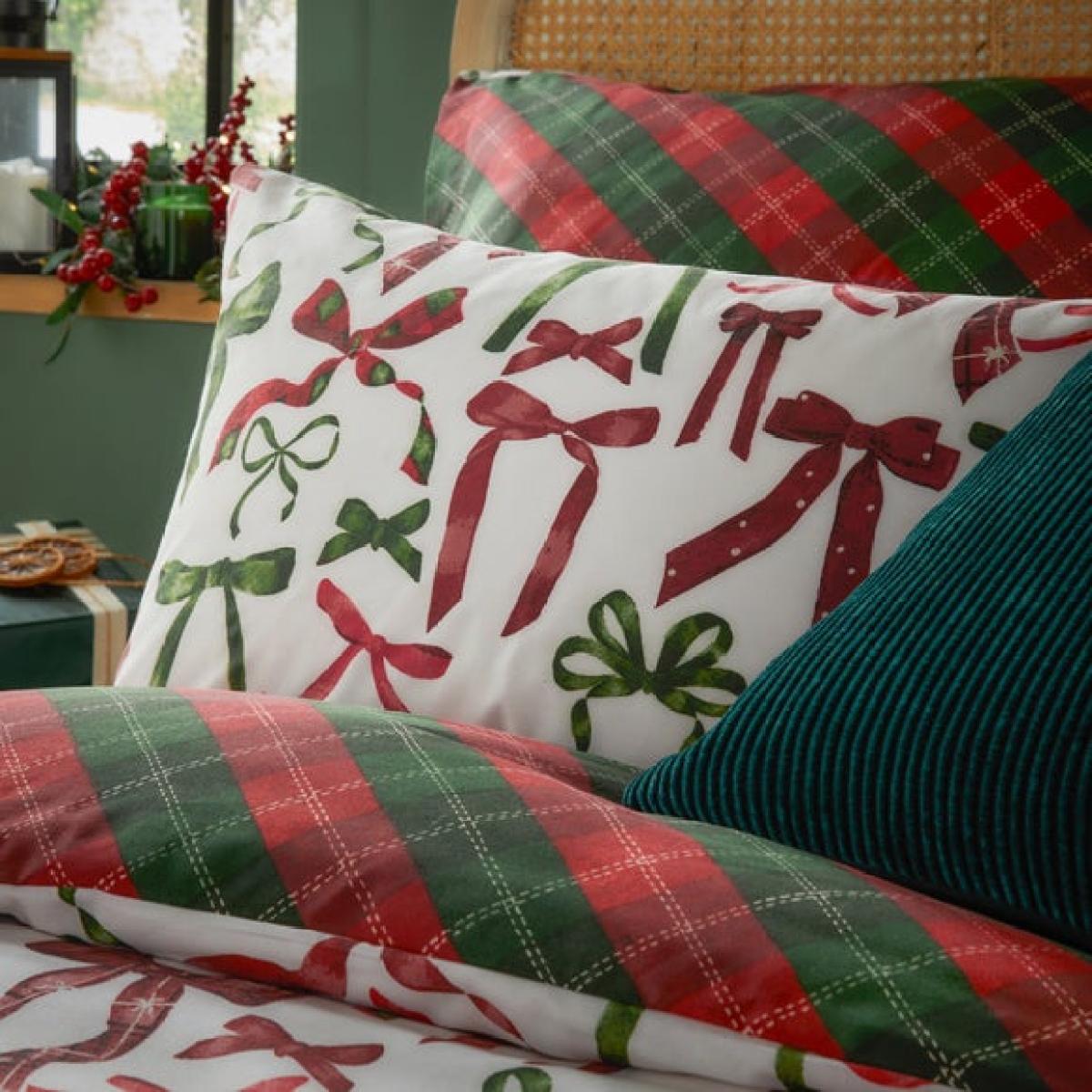 furn. Nathalie Bows Duvet Cover and Pillowcase Set – image 2