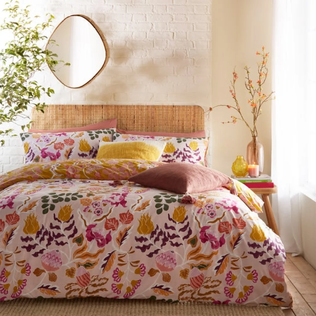 furn. Protea Duvet Cover & Pillowcase Set Pink/Yellow/Green – image 4